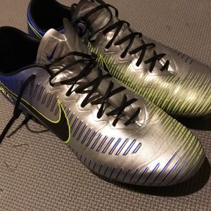 Neymar size 9 outdoor soccer cleats vapor 12